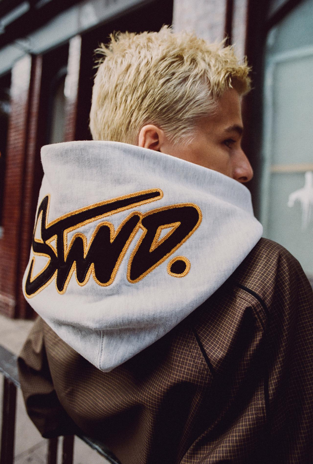 HOODIES & SWEATSHIRTS
